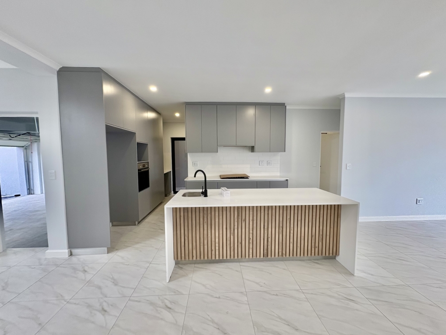 To Let 4 Bedroom Property for Rent in Sandown Western Cape